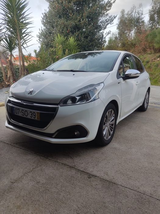 Peugeot 208 em ótimo estado