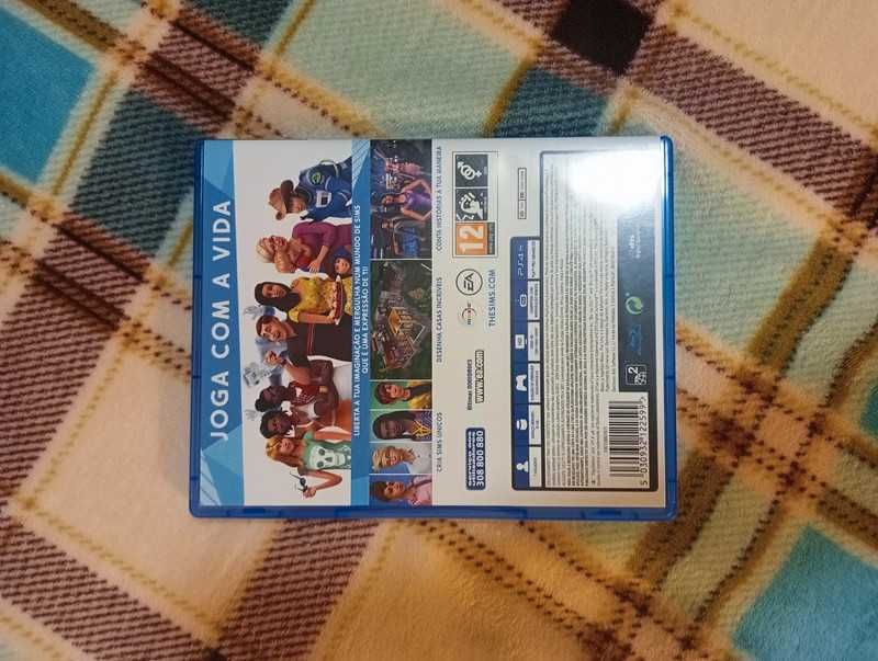 Jogo Sims  4 Ps4 como novo (usado 2 vezes)