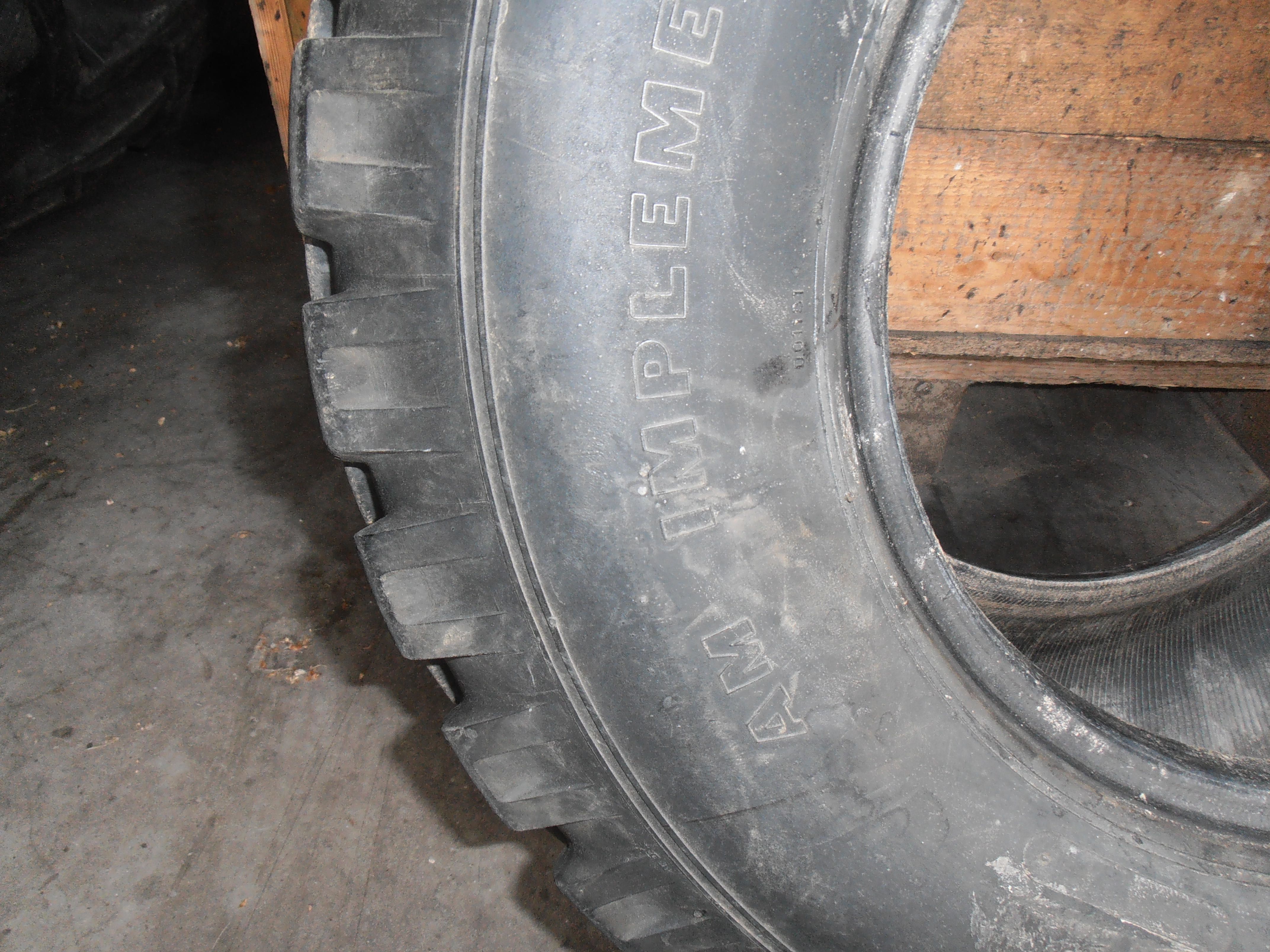 Opony 12,5/80 R-15,3