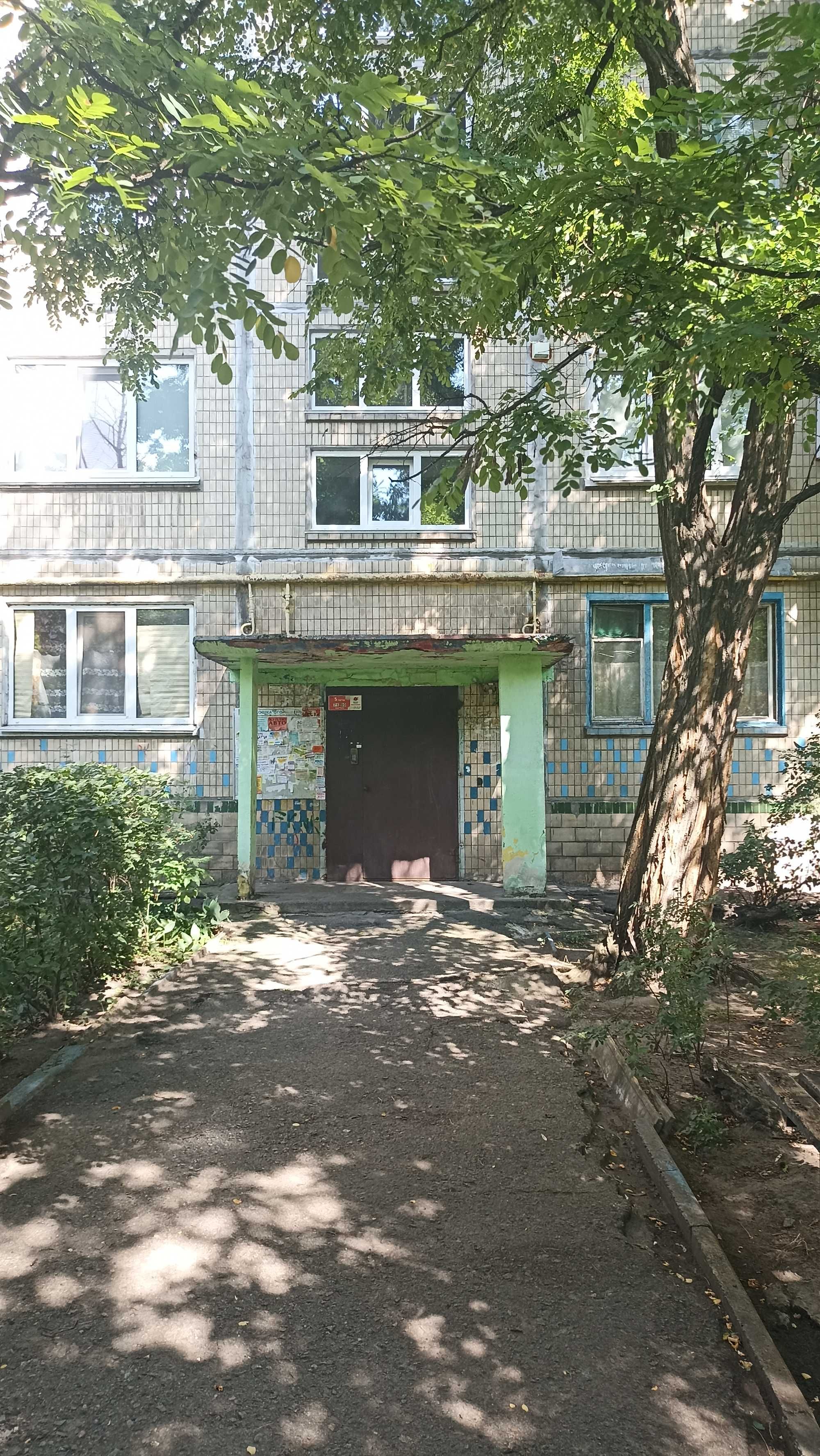 Продаж 2  кімн. квартири на вул . Кибальчича, 8а за 36 500 дол