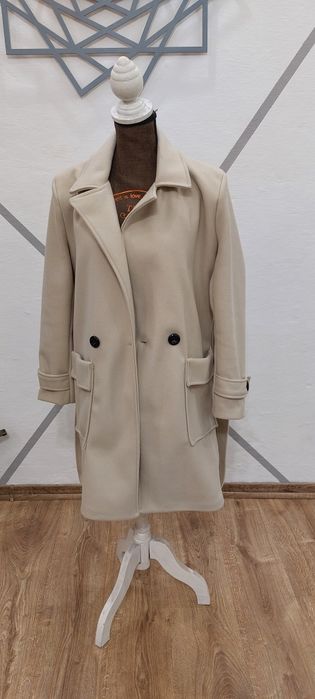 Płaszcz damski jasny.Nowy