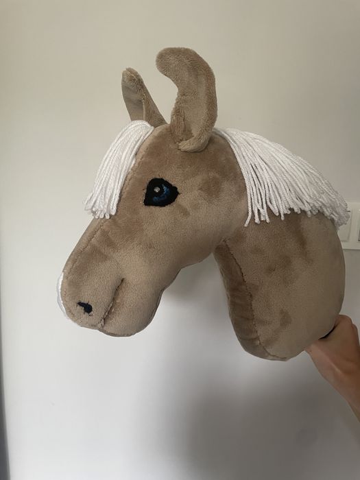 Hobby horse izabelowaty