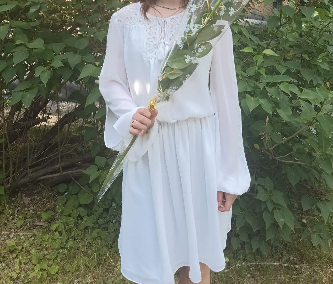 Біла вишиванка сукня