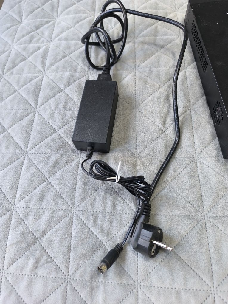 Відеореєстратор HIKVISION DS-7216HQHI-K2