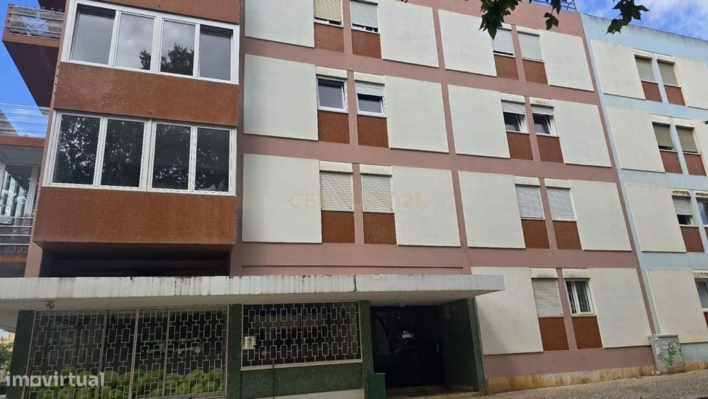 T2 para Venda na Parede com 93 m2