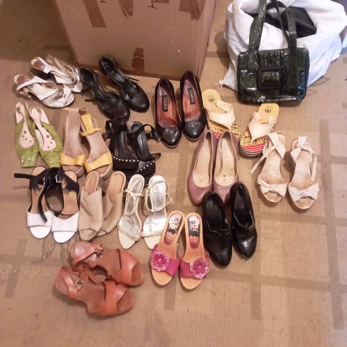 Взуття жіноче аксесуари женская обувь