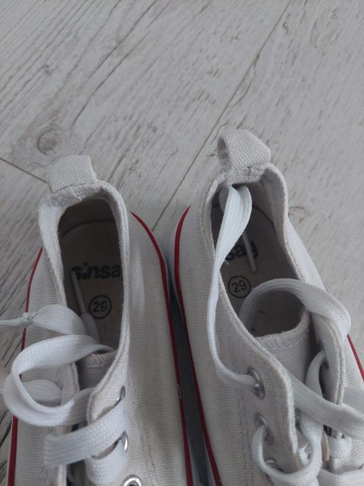 Trampki sinsay sznurowane