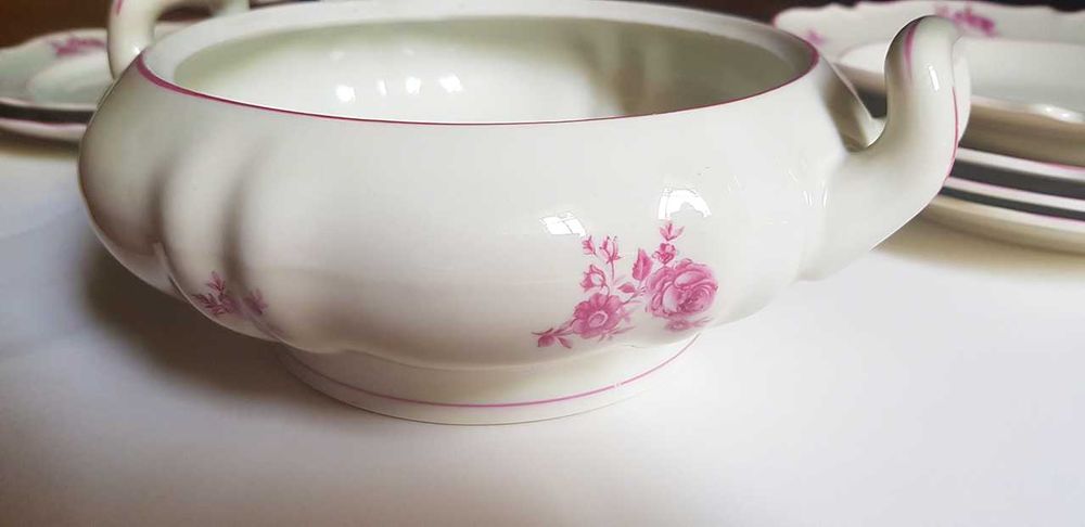 Conjunto de 6 pratos e 1 terrina louça CF Viana flores em rosa