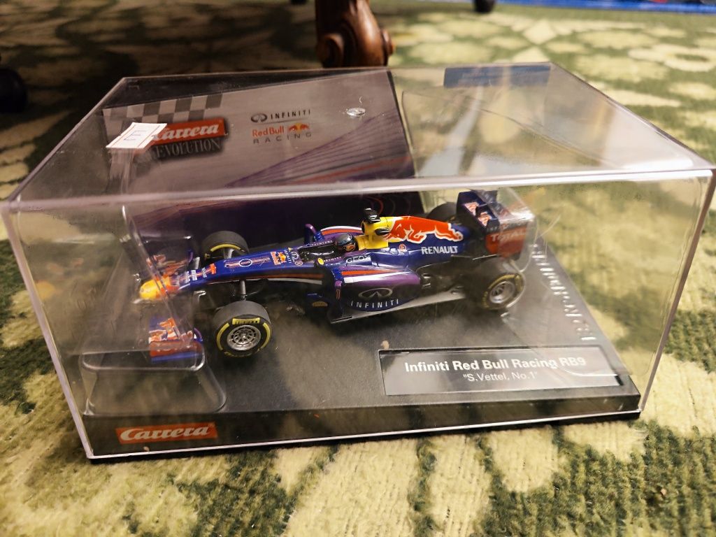 Carrera Evolution 1 32 Red Bull RB9 Vettel no1