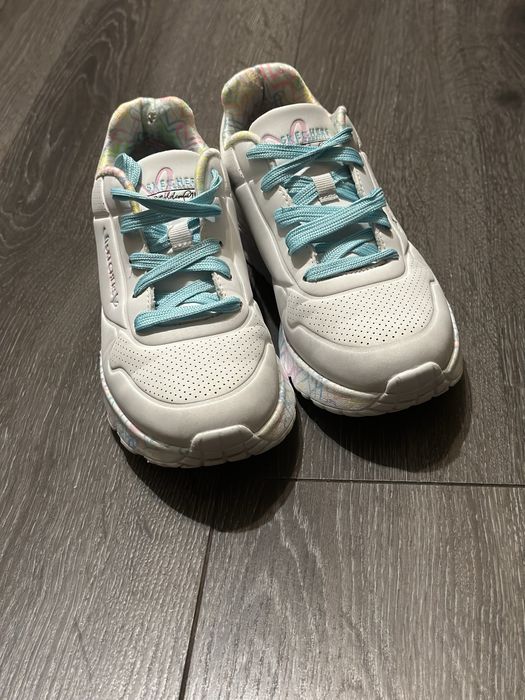Кросівки Skechers для дівчинки, розмір 34 (EU), легкі та зручні
