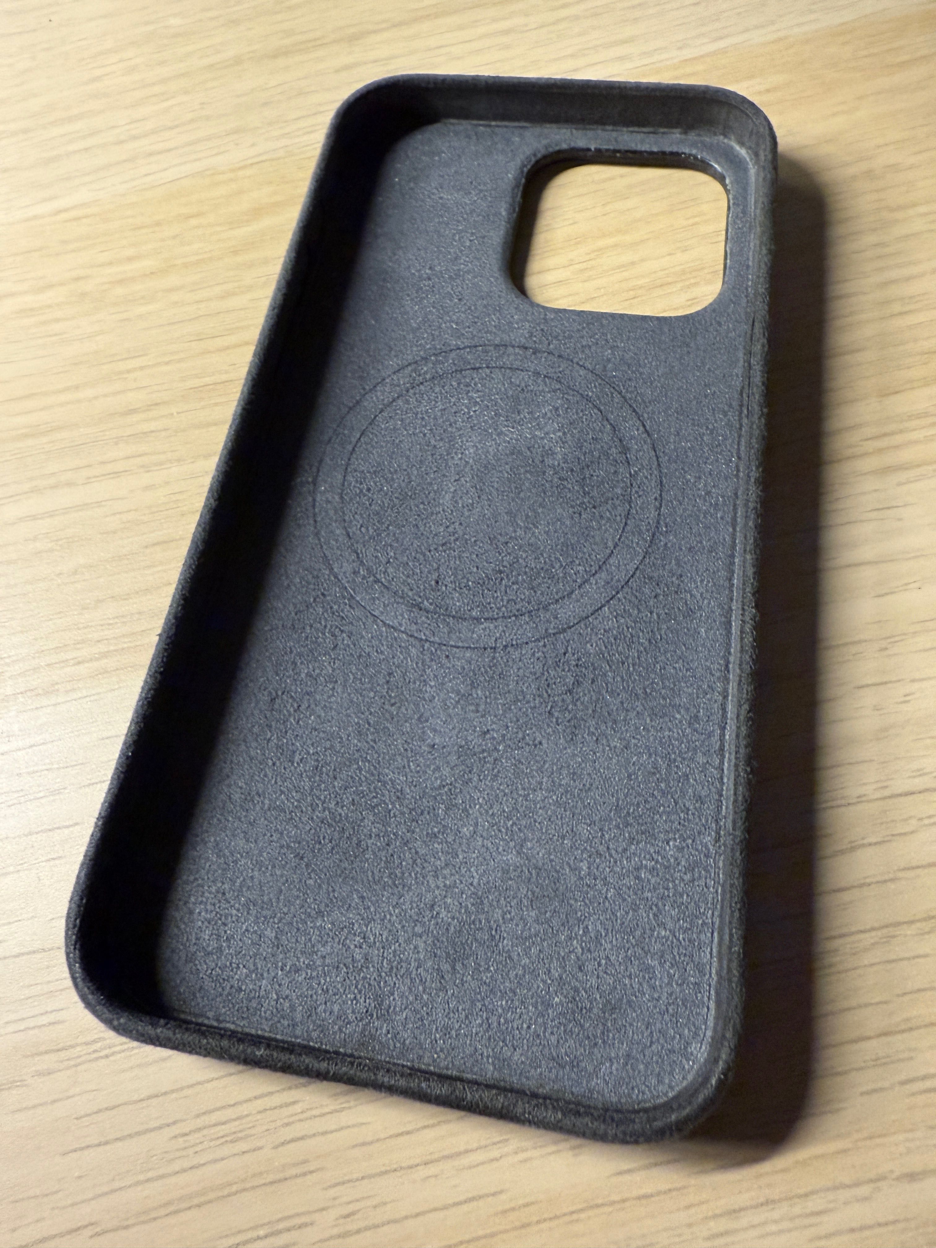 Iphone 15 pro max etui z alcantary