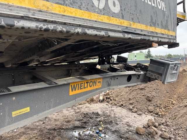 Naczepa aluminiowa Wielton, patelnia, wywrotka, uszkodzona,