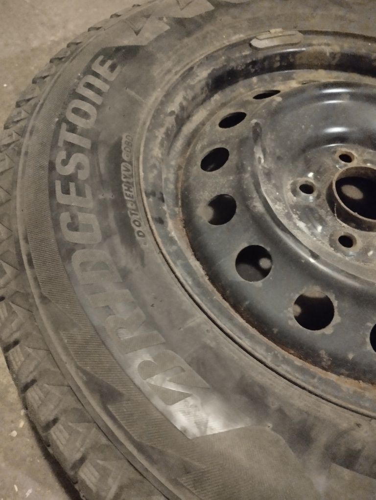 Koła opony komplet 215/70 r16 Bridgestone blizzak dm-v2