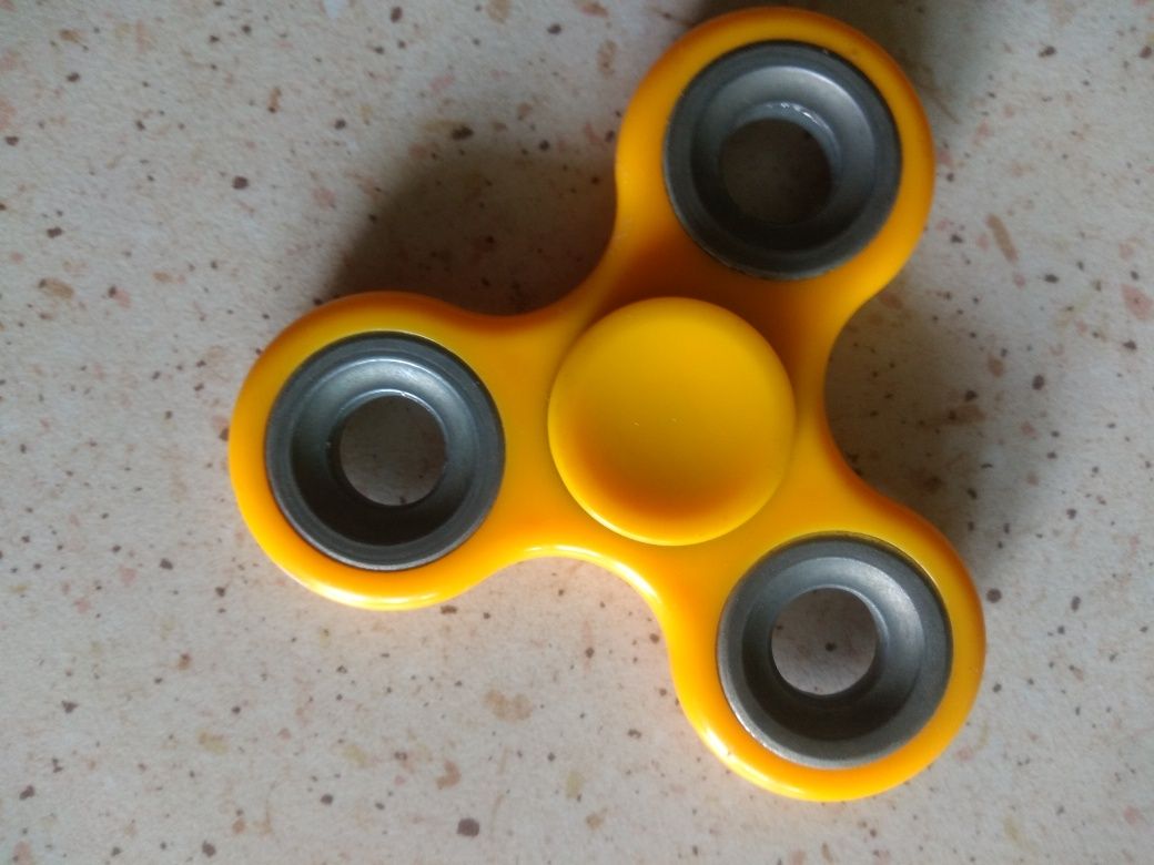 W Zestawie 6 Sztuk Fidget Spinnery.