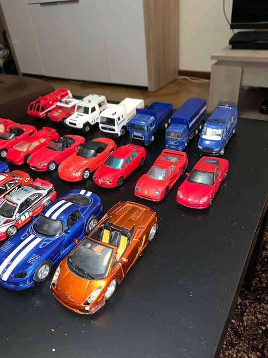 Carros miniaturas de coleção