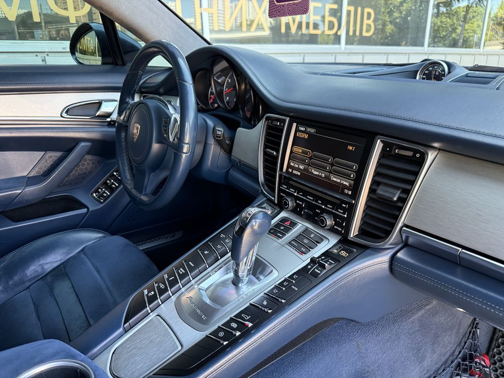 Porsche panamera GTS 4.8 2012