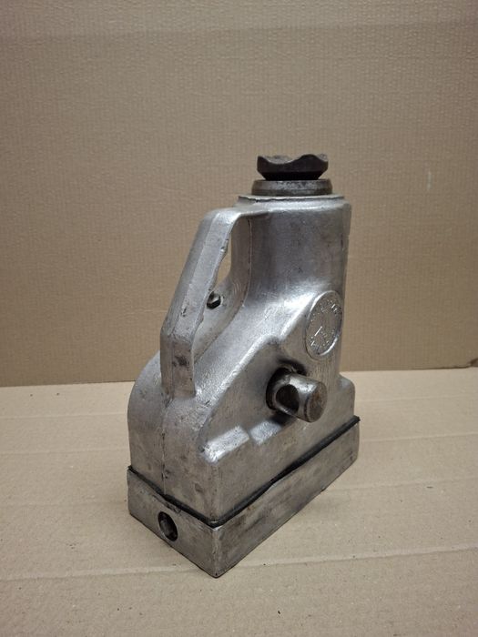 Lewarek podnośnik hydrauliczny 8t. Samochodowy