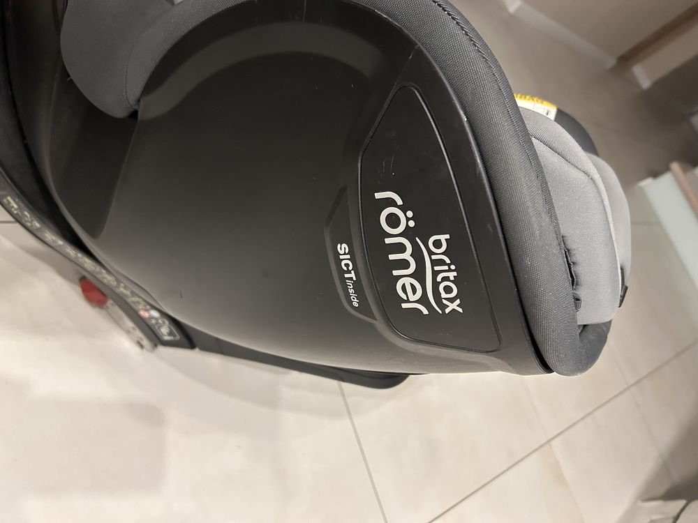 Britax romer dualfix m size