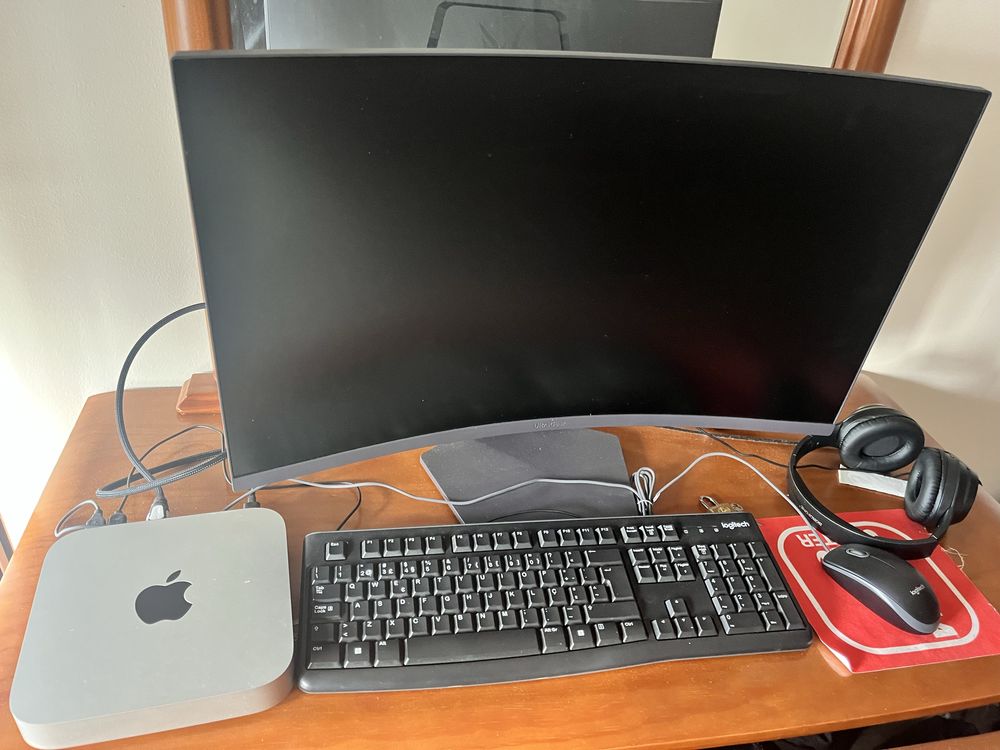 Mac Mini M2, Monitor Curvo LGe Teclado e Rato