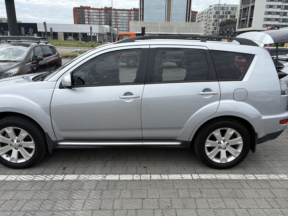 Mitsubishi outlender xl 2011 2.4 бензин, варіатор (автомат)