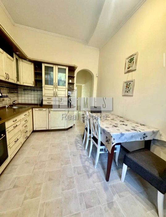 Продаж 2к квартири, вул. Хмельницького Богдана, 84, Центр