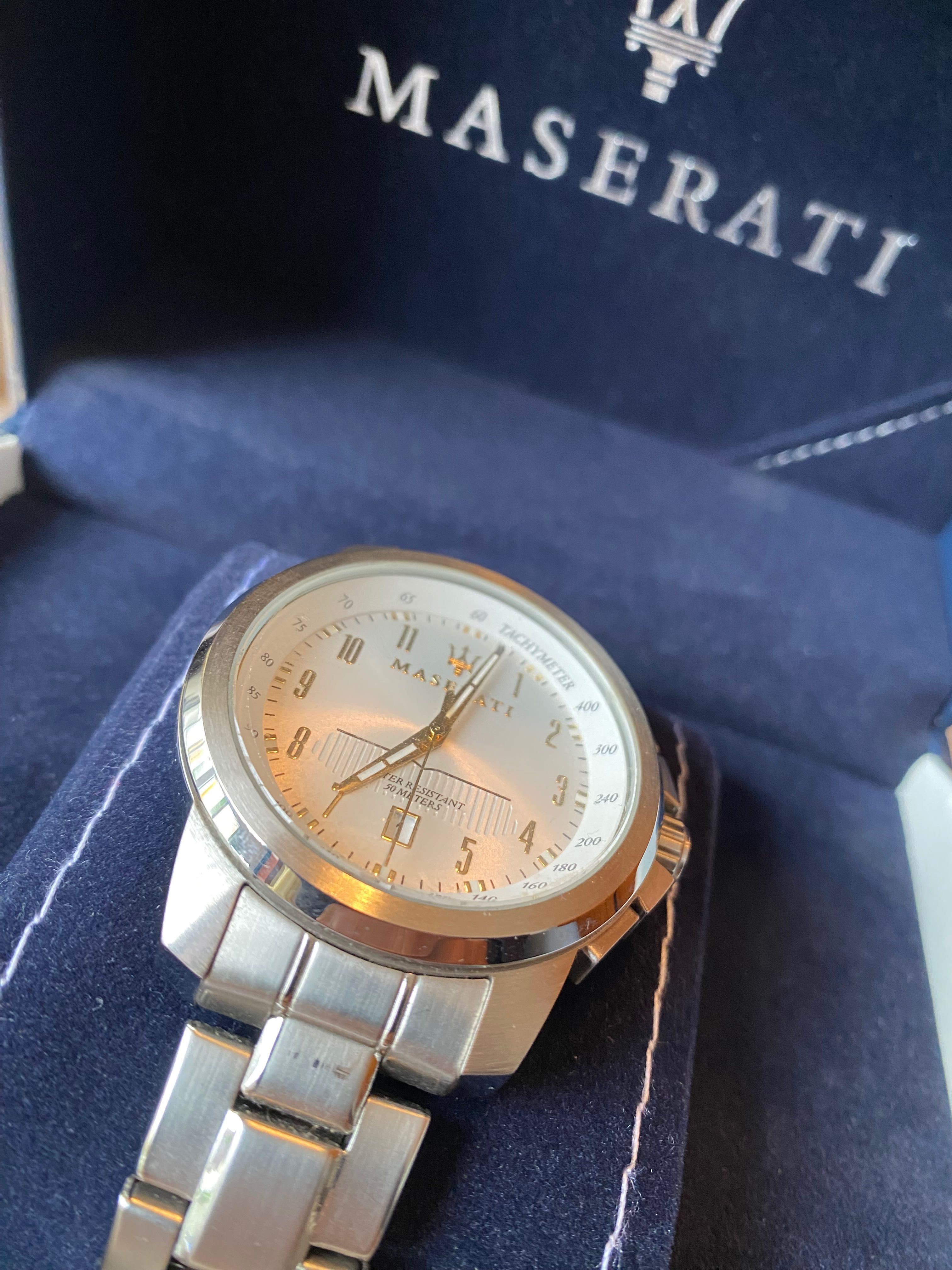 Relógio Prateado marca Maserati