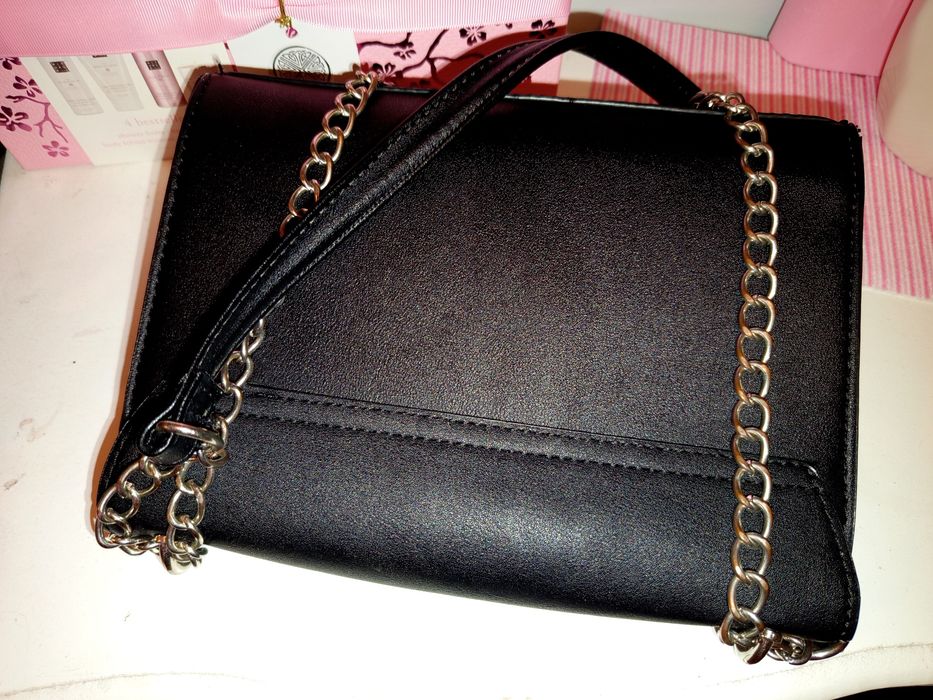 Stradivarius torebka czarna haft w kwiaty piękna