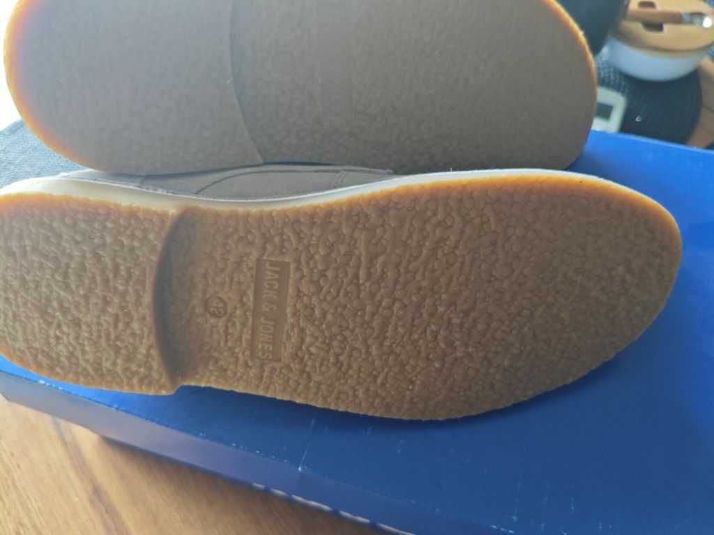 Buty męskie--Nowe--Jack and Jones roz.42, zamsz , beżowe.