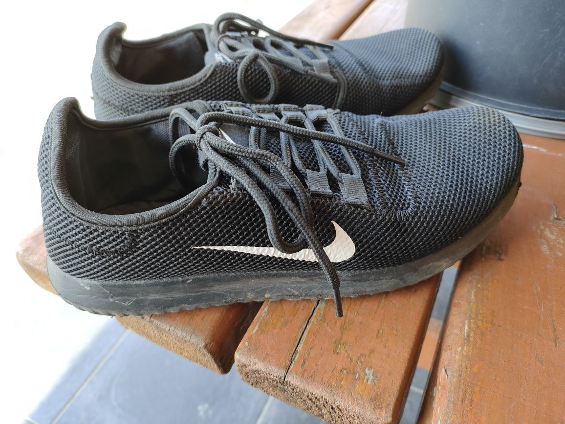 Buty NIKE czarne r. 39