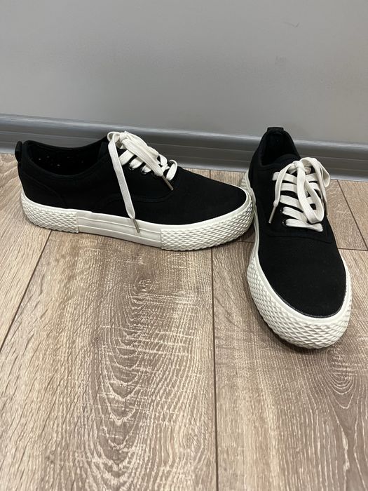 Кеди від reserved