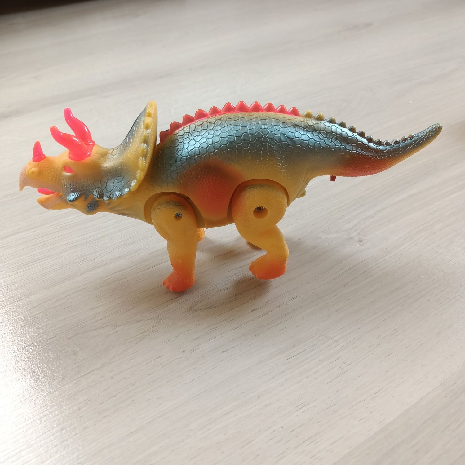 Набор динозавров +интерактивый динозавр
