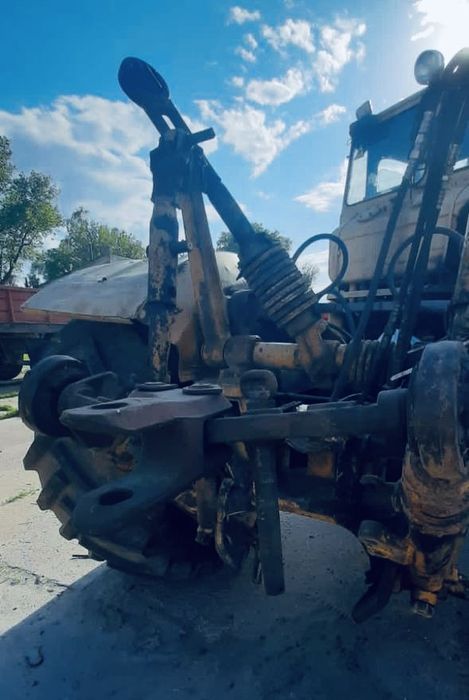 Кіровець К-701 + плуг 7 корпусів