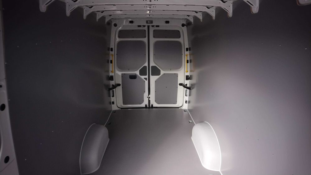 Profesjonalna zabudowa samochodu dostawczego VW Crafter L5H3