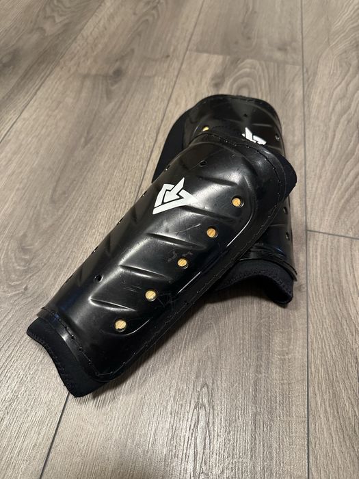 Защитні щитки для гри у футбол