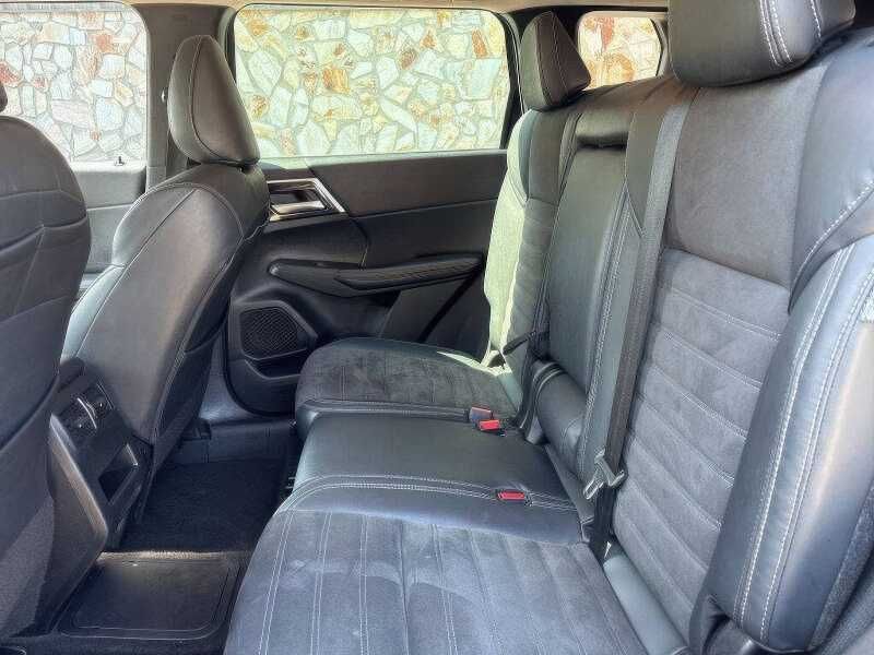 2023 Mitsubishi Outlander PHEV SE