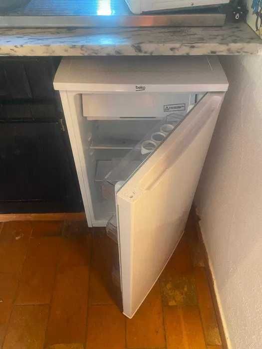 Frigorífico 85cm com congelador – Excelente estado! 125 €