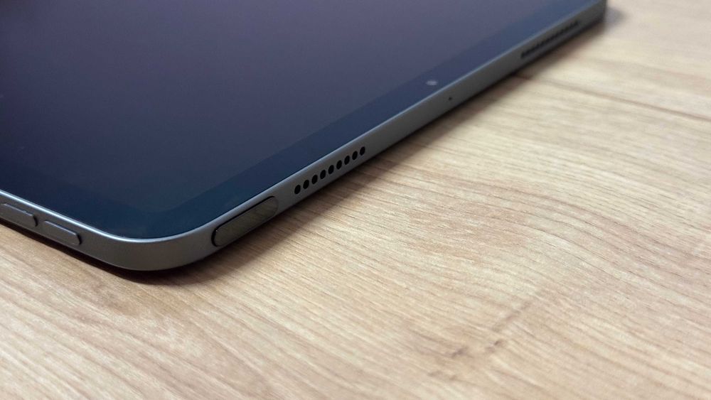 iPad Air 4 gen. | 64 GB | WiFi | Space Gray + etui smart folio