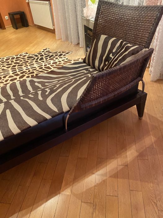 Диван ( оттоманка), натуральна шкіра і дерево, Італія