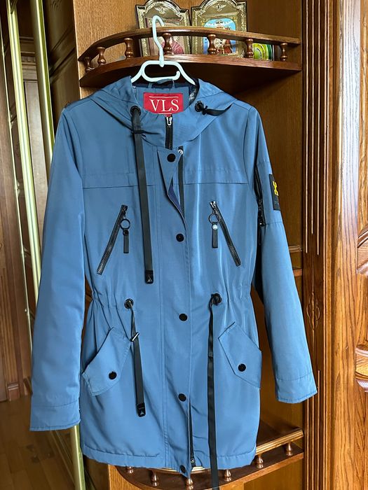 Синя курточка на весну осінь