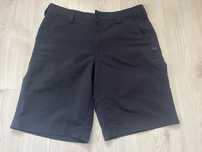 Spodenki golfowe eleganckie Under Armour. Grafitowe. Rozm. 32