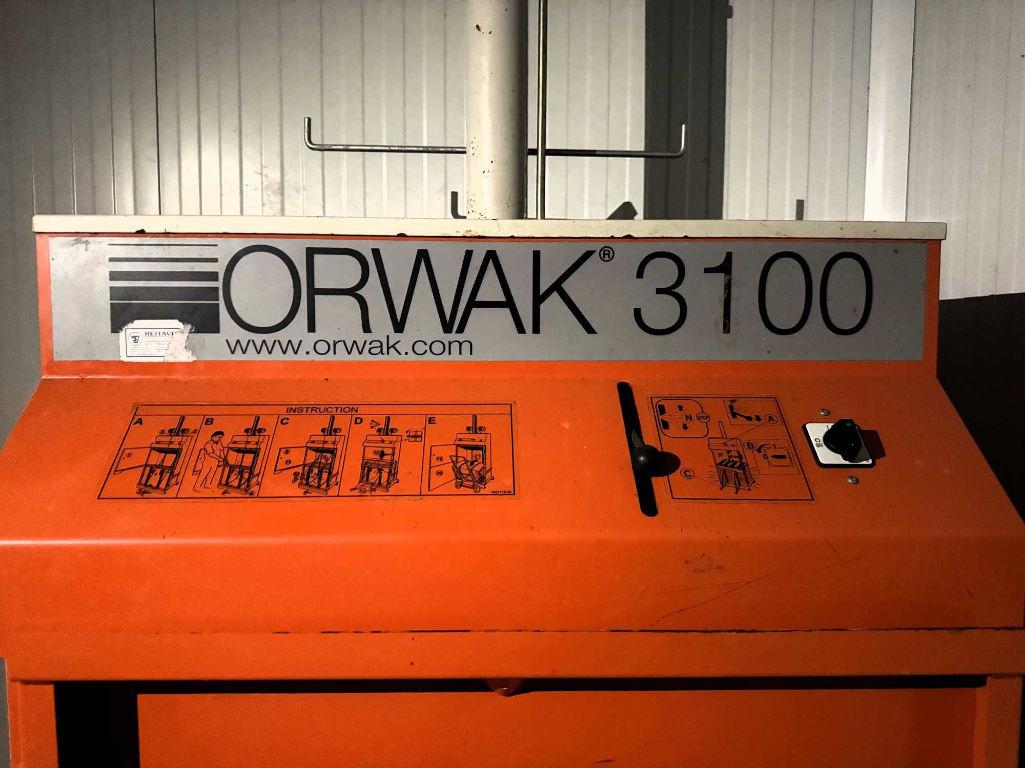 Prensa enfardadeira cartão ORWAK 3100 - Compactadora monofásica usada