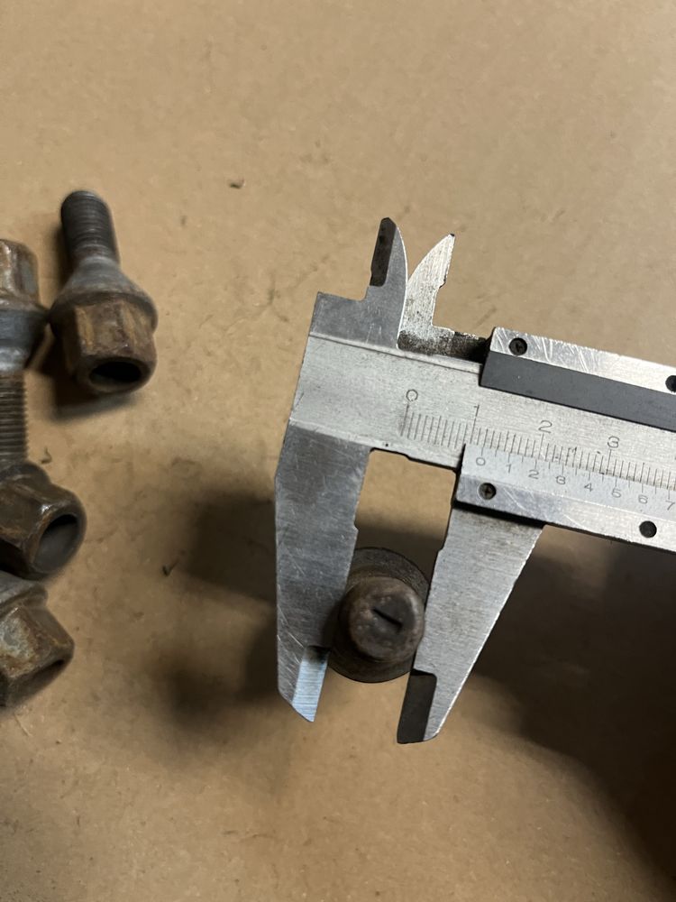 Sruby do kół dacia renault felg stalowych aluminiowych stepway sandero