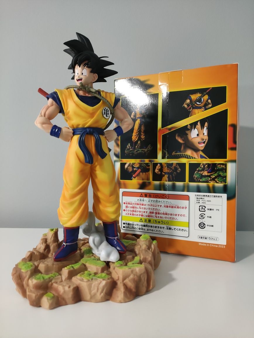 Figura Goku (Dragon Ball) com base 32cm (com Caixa)