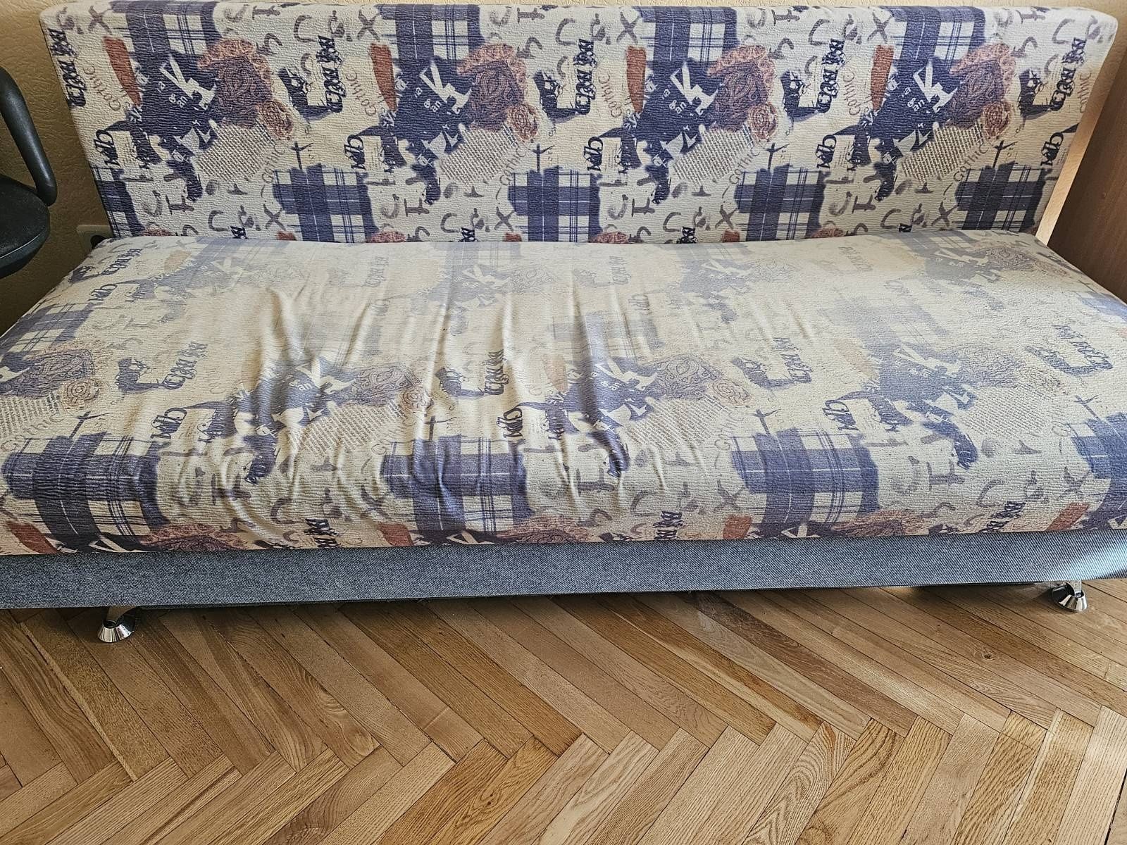Диван розкладний з коробом для речей, подушками та підлокітниками