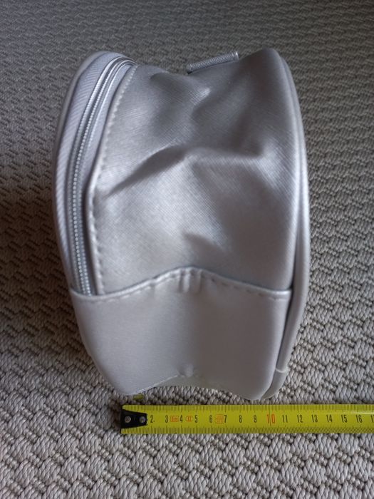 Bolsa para cosméticos AVON ANEW