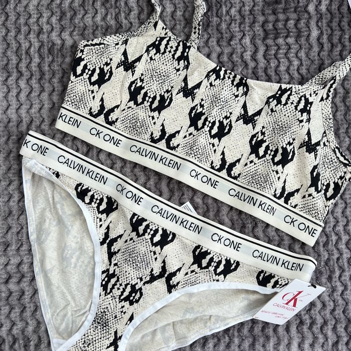 Комплект білизни Calvin Klein розмір L