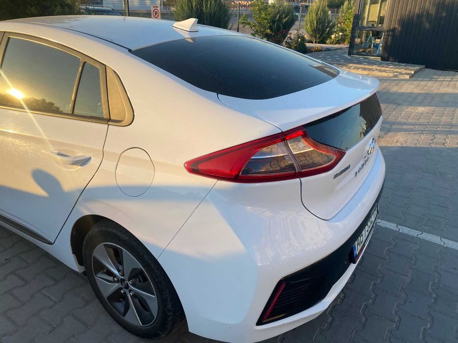 Оренда авто Hyundai Ioniq Electric  Оренда машини під таксі.