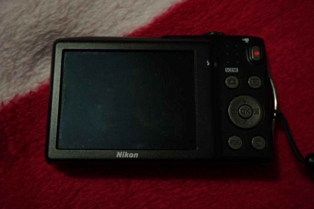 Nikon S3300 16MP + SD 16GB + estojo (c/ todos os acessórios originais)