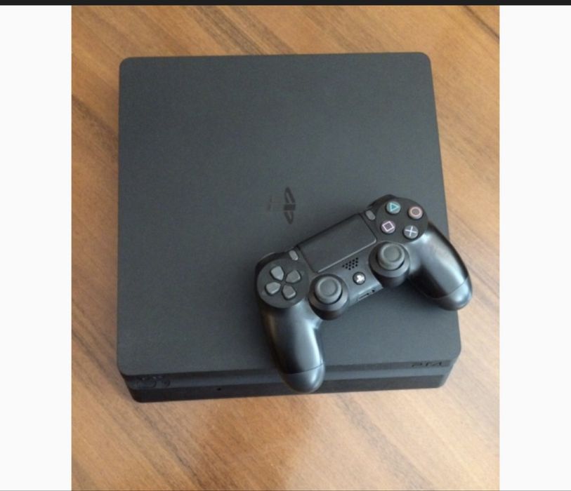 PlayStation 4 Slim + диск з грою — гарний стан