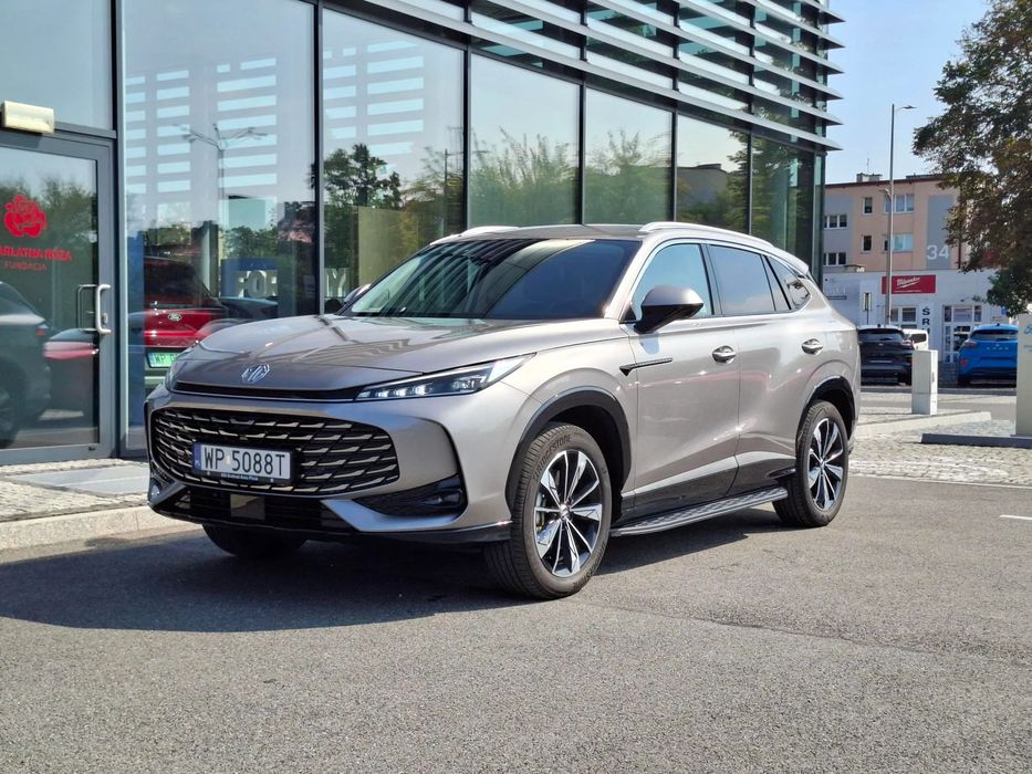 MG HS Excite srebrny z czarnym wnętrzem